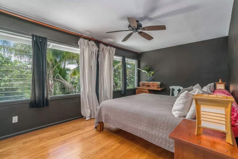 Kehena Beach Estates House | Hot tub, jungle house, walk to Kehena Beach amazing lush views