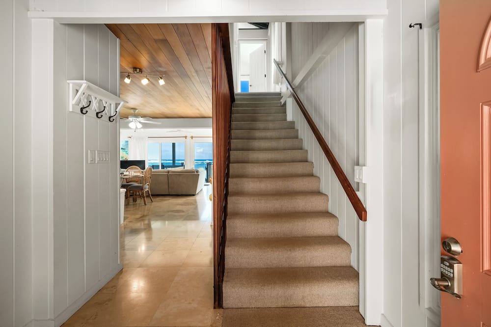 Anahola House | Summer Deal Oceanfront Kauai 2BR Home with Direct Beach Access