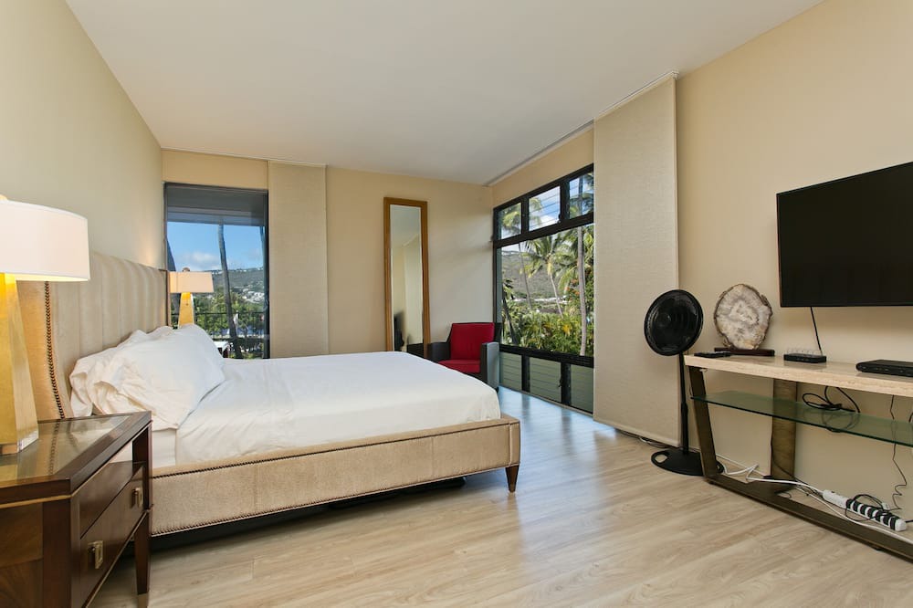 Waialae Iki Condo | Fabulous, Renovated Large 3BR Condo on Kahala Beach