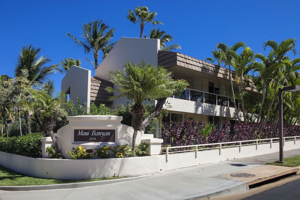 Kihei Condo | This Blue Sky Escapes Studio Beachside condo/Walkout to Hot tub, Pool and BBQs