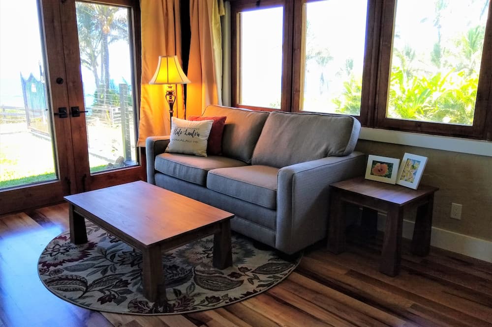 Hakalau House | Luxury Oceanfront Apartment Gated Cliffside Estate - Solar - Beach 10m walk
