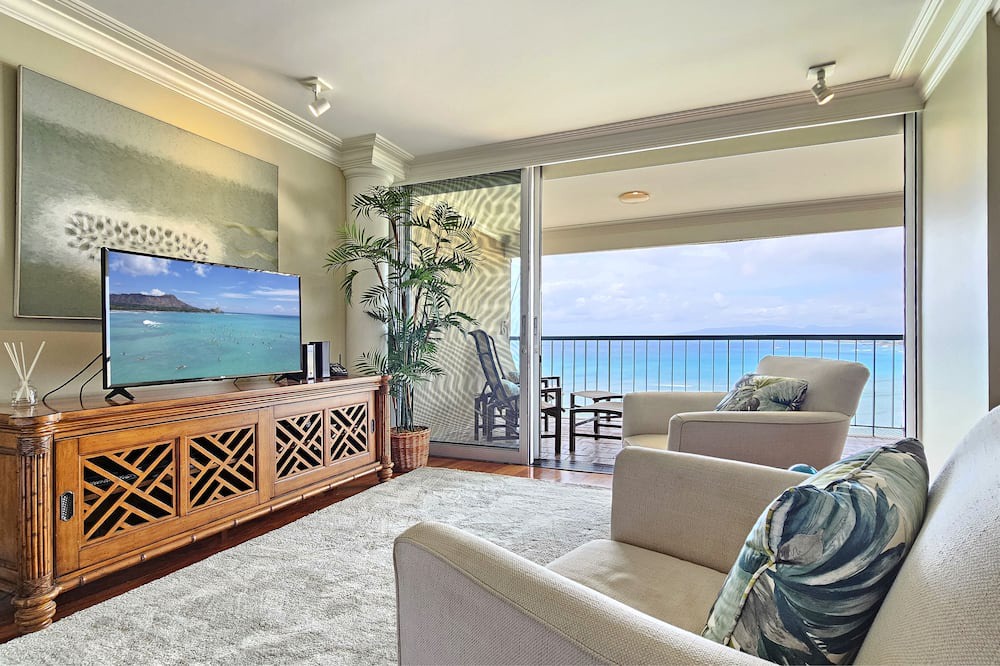 Diamond Head - Kapahulu - St. Louis Condo | 11th Floor 2 Bedroom Sans Souci condo w/incredible bay views