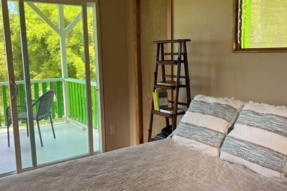 Honokaa Cottage | Terrific cottage with WiFi in Honokaa AKA"Upper House"