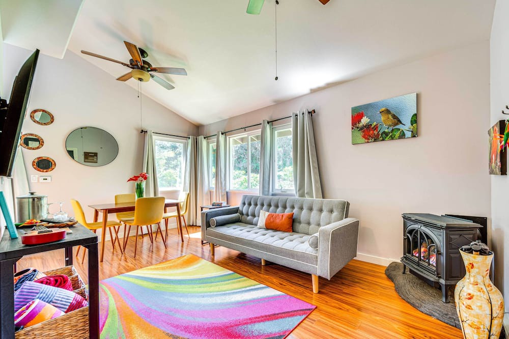 Volcano House | Rainforest Retreat w/Hot Tub: Mins to Nat'l Park!