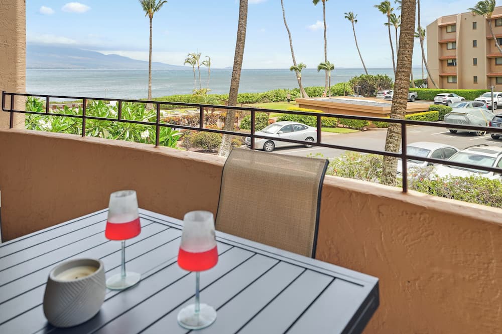 Maalaea Condo | Million Dollar View of Maalaea Coastline - Island Breeze