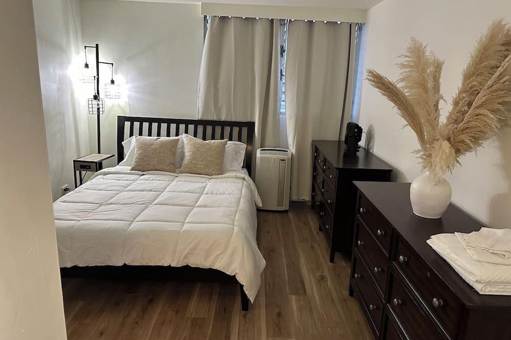 Foster Village Apartment | Cozy 3-bedroom apartment with WiFi in Centrally located Honolulu Salt Lake