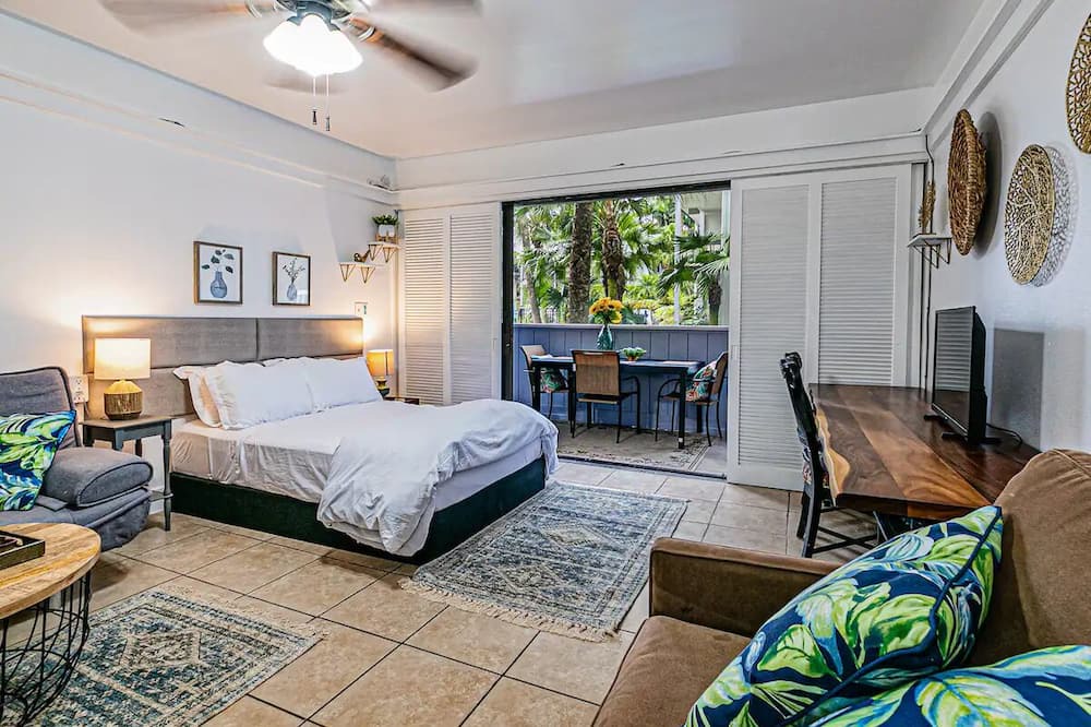 Hilo Apartment | Waiakea Villas Gem. Shared Pool & Private Balcony!