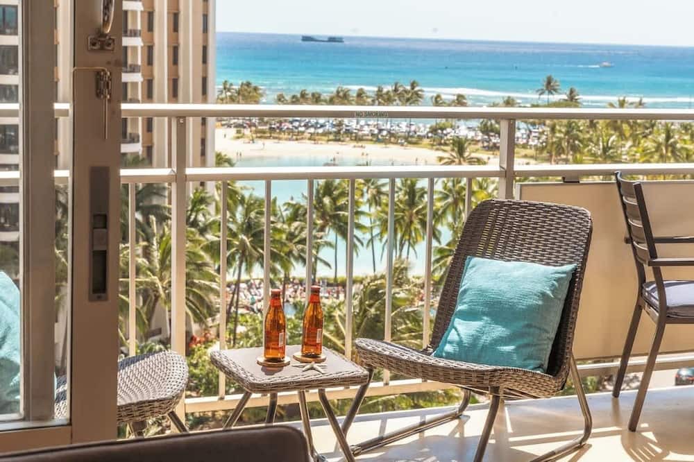 Waikiki Condo | Oceanview condo w/lanais & pool access