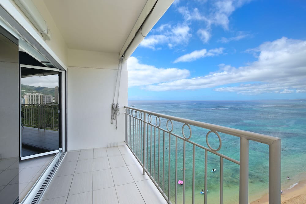 Waikiki Condo | Luxurious BEACHFRONT Condo with Fabulous Ocean Views at Waikiki Shore!
