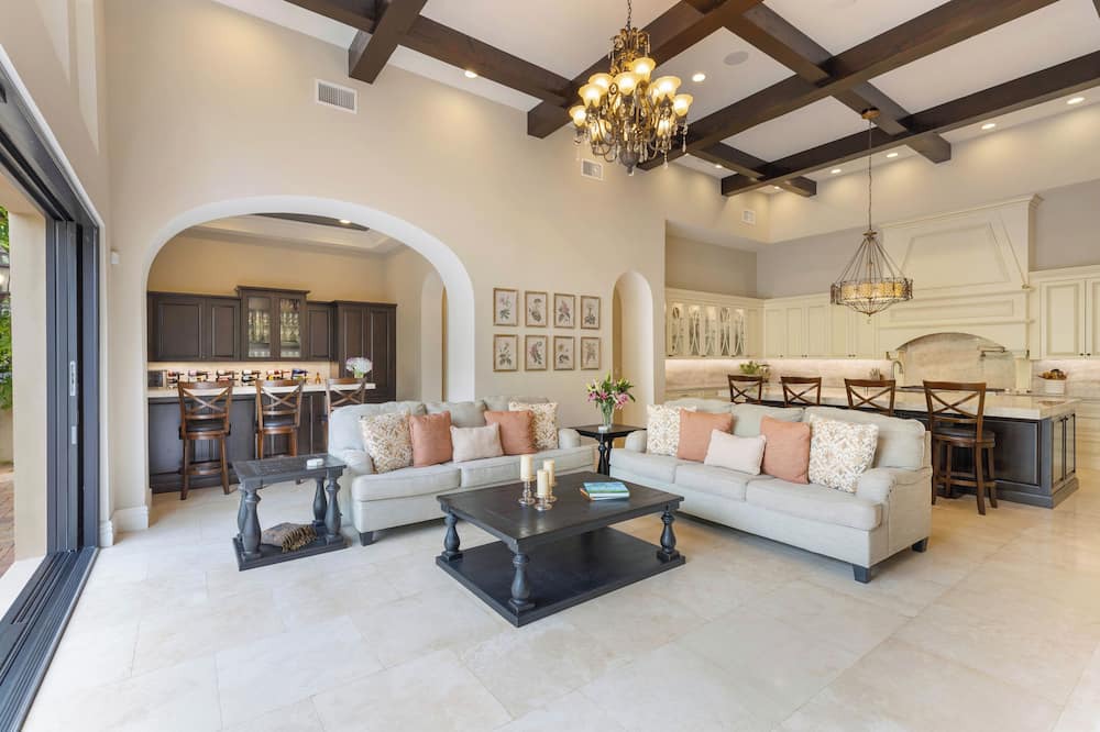Kahala House | The Kahala Mansion: Luxury Home w/Pool, Golf Stimulator, AC & Beach Access