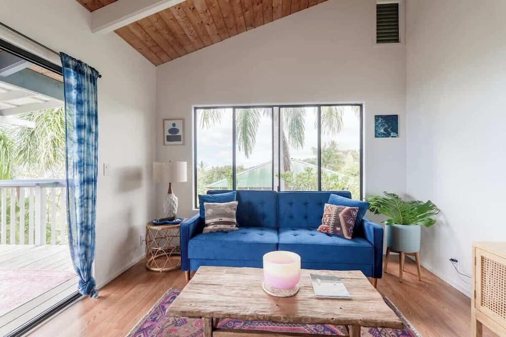 Kealakekua Apartment | Ocean View Moroccan Oasis w/Yoga Deck & AC