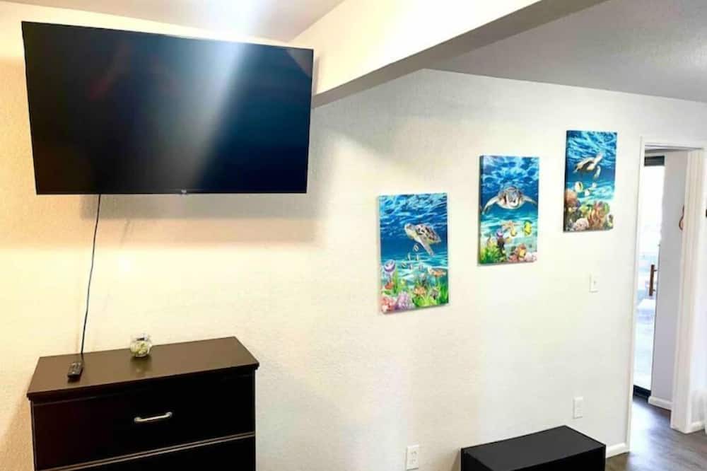 Ocean View Apartment | Chameleon Suite Ocean Views Kitchen Volcano NP