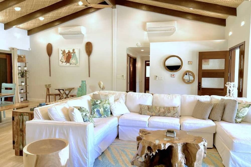 Mokuleia Villa | New Listing Tropical 7 bedroom Villa with Pool/AC