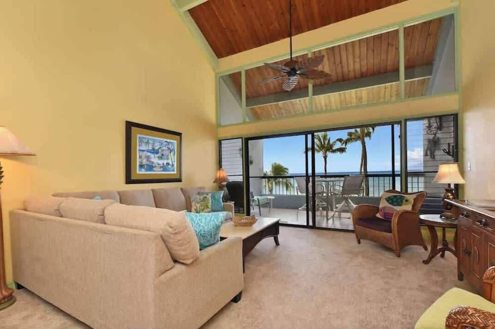 Honokowai Condo | Updated Top floor 2 bedroom condo, Oceanfront, private beach, walkable area