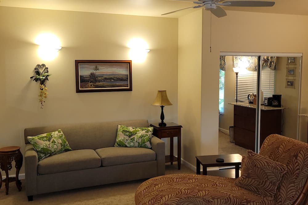 Papaikou Apartment | Large studio-prvt entry-prvt bathroom-option A/C