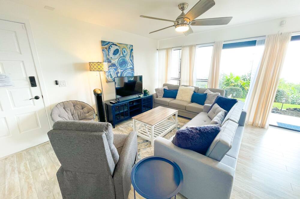 Honalo Condo | Comfortable luxury fully remodeled modern space surrounded by green coffee farms