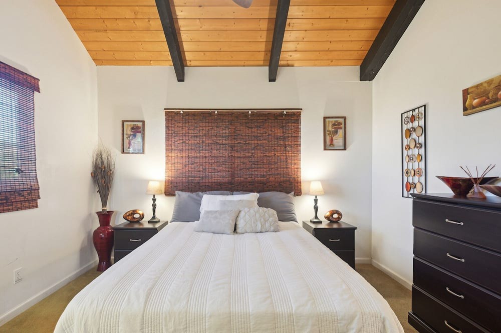 Kalaoa House | Charming Pu'ukala Sunset - Near Hiking and Golf by RedAwning