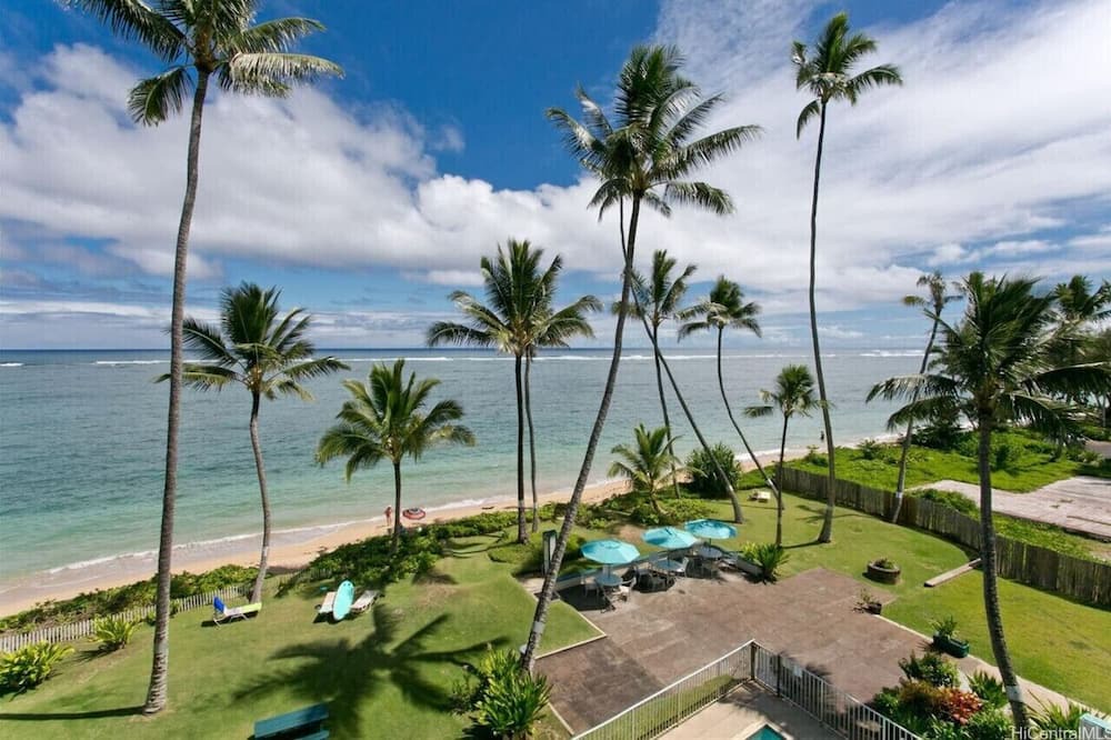 Punaluu Condo | Condo Steps to Beach with A/C