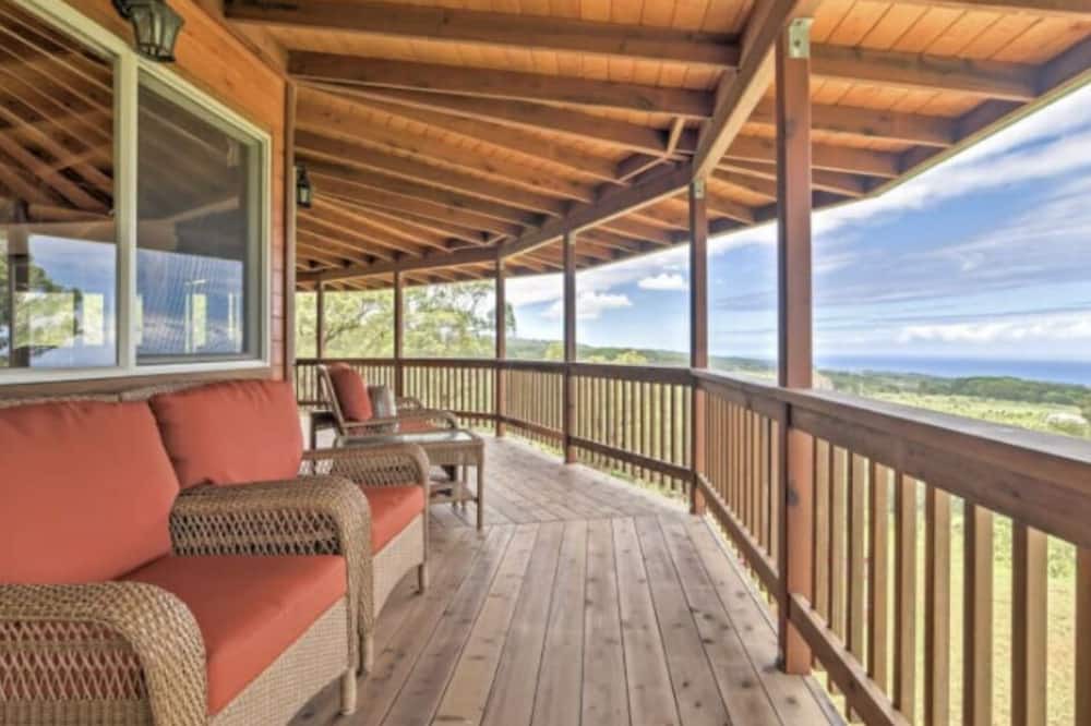 Honomu House | Ocean View Mountain Home by Akaka Falls.