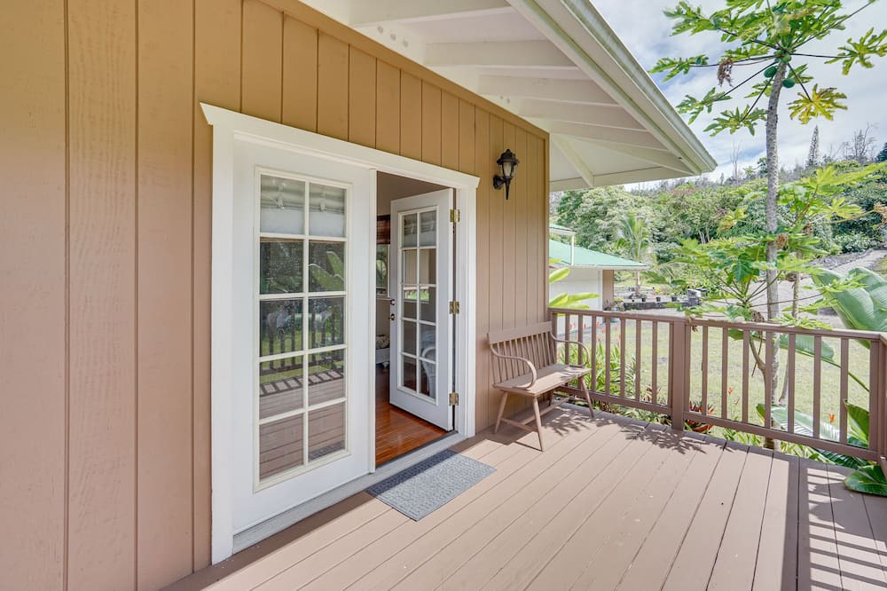Papa House | Hawaiian Retreat w/Ocean Views in Captain Cook!