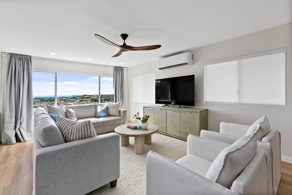Kaimuki House | Honolulu Hillside Home - Ocean and Diamond Head Views