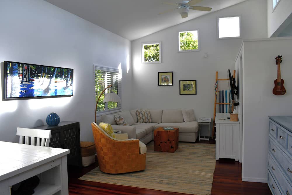 Waialee Apartment | Pristine Haleiwa North Shore Beachside Retreat-30 night minimum!