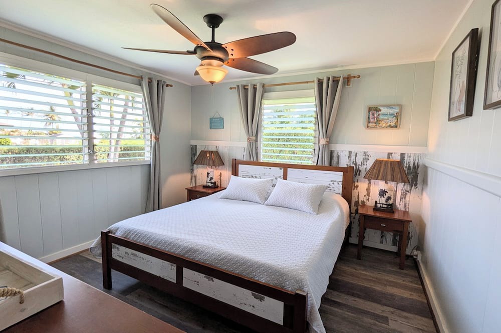 Kekaha House | Hale Mano Kia - New AC in Classic 3BR West Side Bungalow . TVNC# 5001