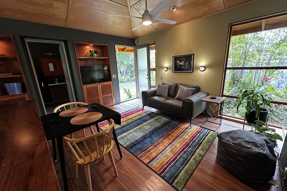 Princeville Cottage | Tree Top Suite- Beautiful walk to Hanalei Bay