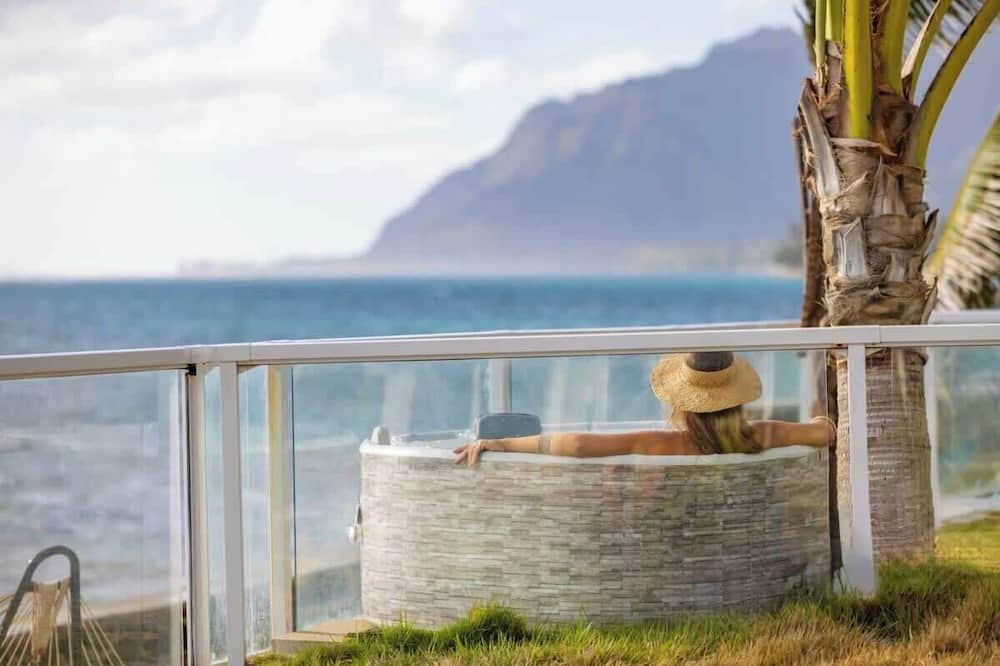 Hauula Villa | Only Estate w/PrivateBeach|3Spas|THTR|JurassicPark|#1 Rental in Hawaii|3 beachfront Jacuzzis|90-inch Theater Room