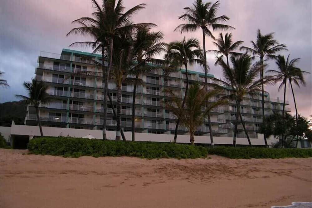 Punaluu Condo | BEACHFRONT Condo OCEANVIEW -Quiet, SANDY Beach -Snorkeling, Free Parking, Extras