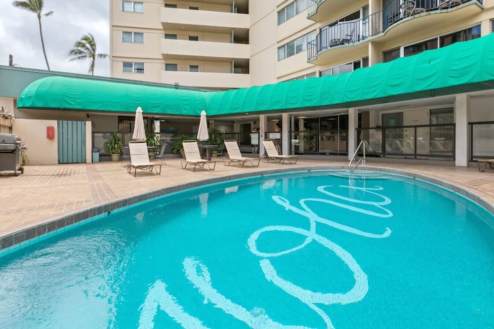 McCully - Moiliili Apartment | 09 FREE Parking/10 min beach/2br-Waikiki/Ala Moana