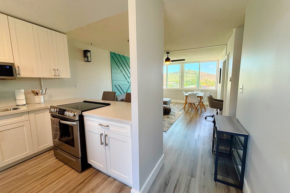 Foster Village Condo | Chic Salt Lake 2-Bedroom at Fairway Gardens | Pool