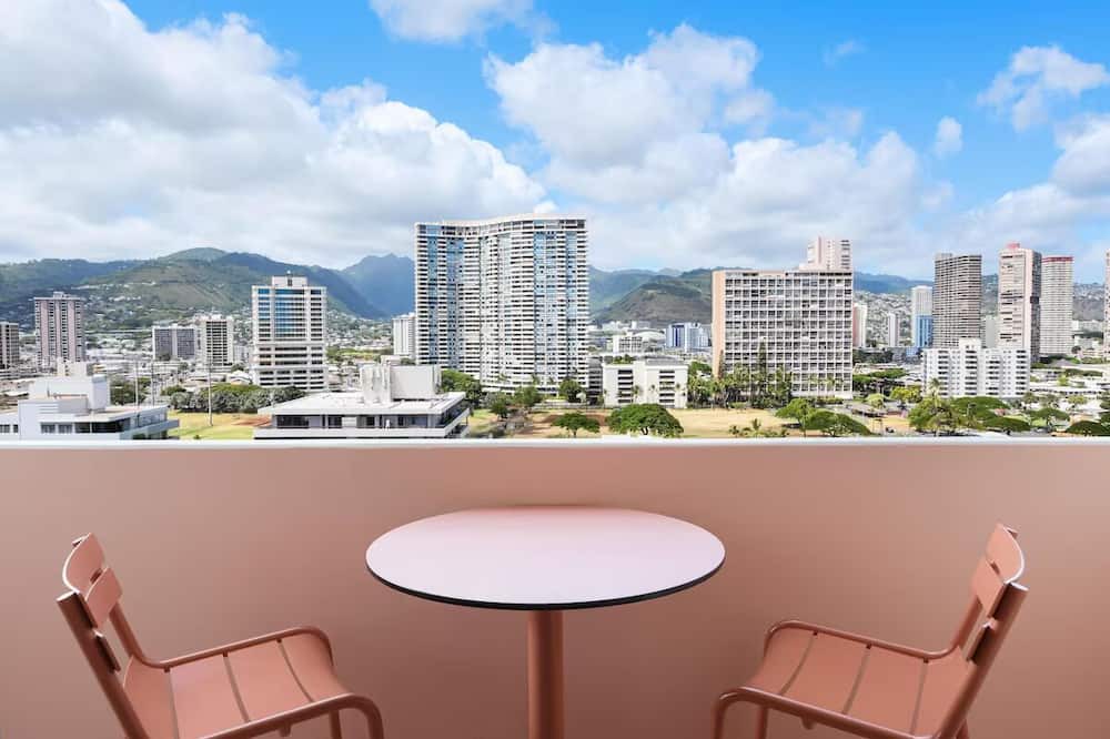 Waikiki Hotel | Pet-Friendly Room Near Waikiki Beach – Perfect for Families | With Swimming Pool