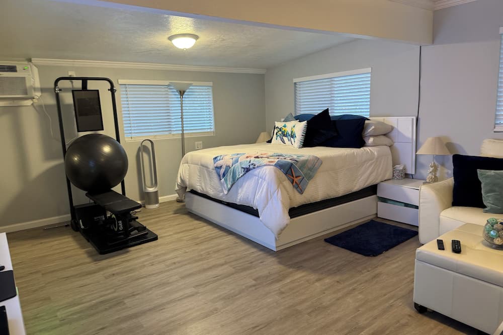 Keaau House | Spacious 5-bedroom house with WiFi, fitness room in enchanting Keaau