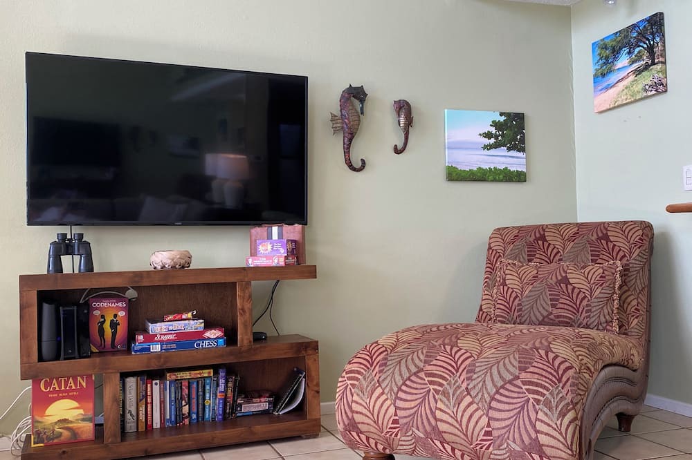Maalaea Condo | Makani A Kai B5 Ocean Front condo 10 yards from private beach access.