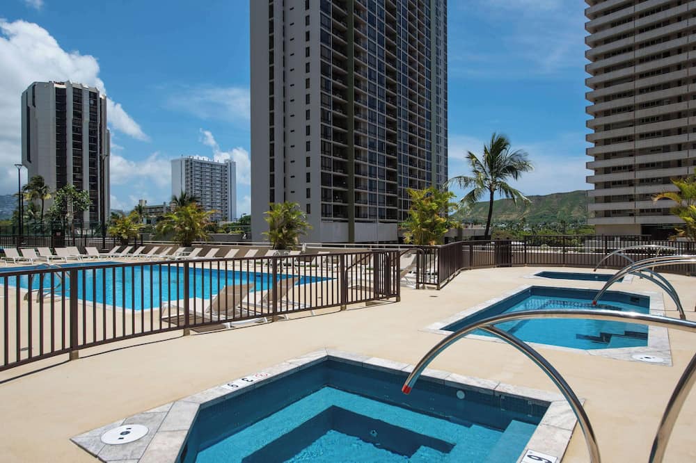 Waikiki Apartment | 14FL Diamond Head view, pool and free parking