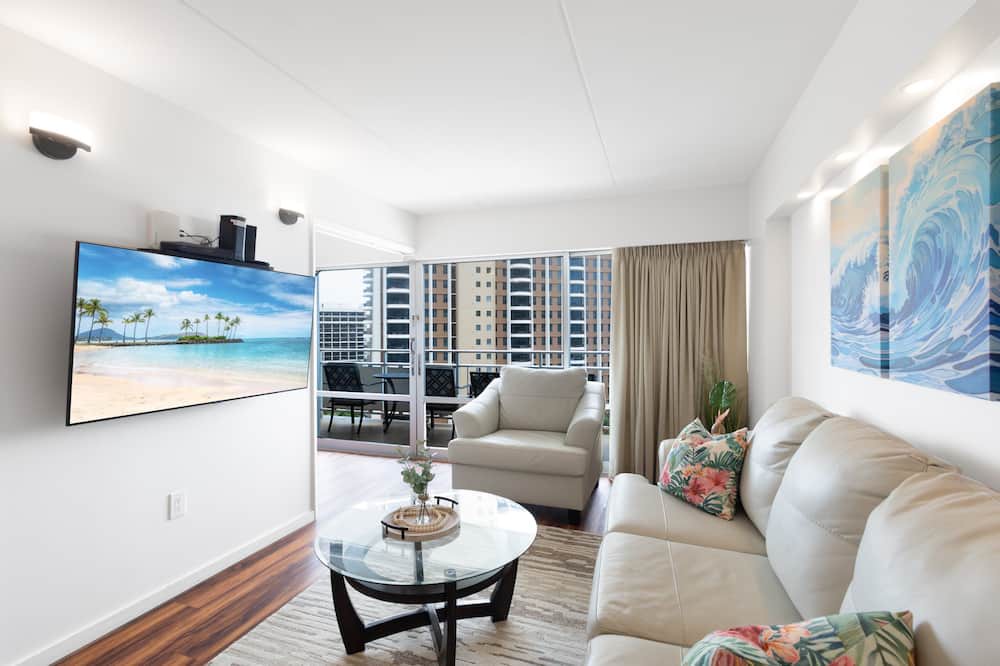 Waikiki Condo | Ilikai Hotel, Great view of the Hilton Lagoon and Waikiki Beach!