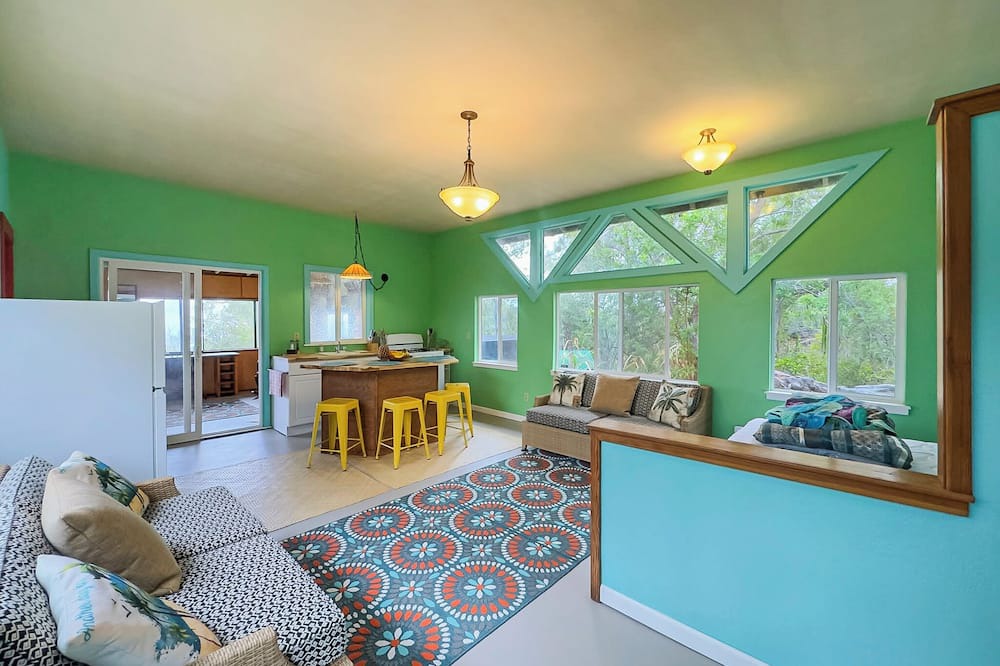 Ocean View House | Best Window seats to Ocean Views- in wonderful Ocean View HI with WiFi