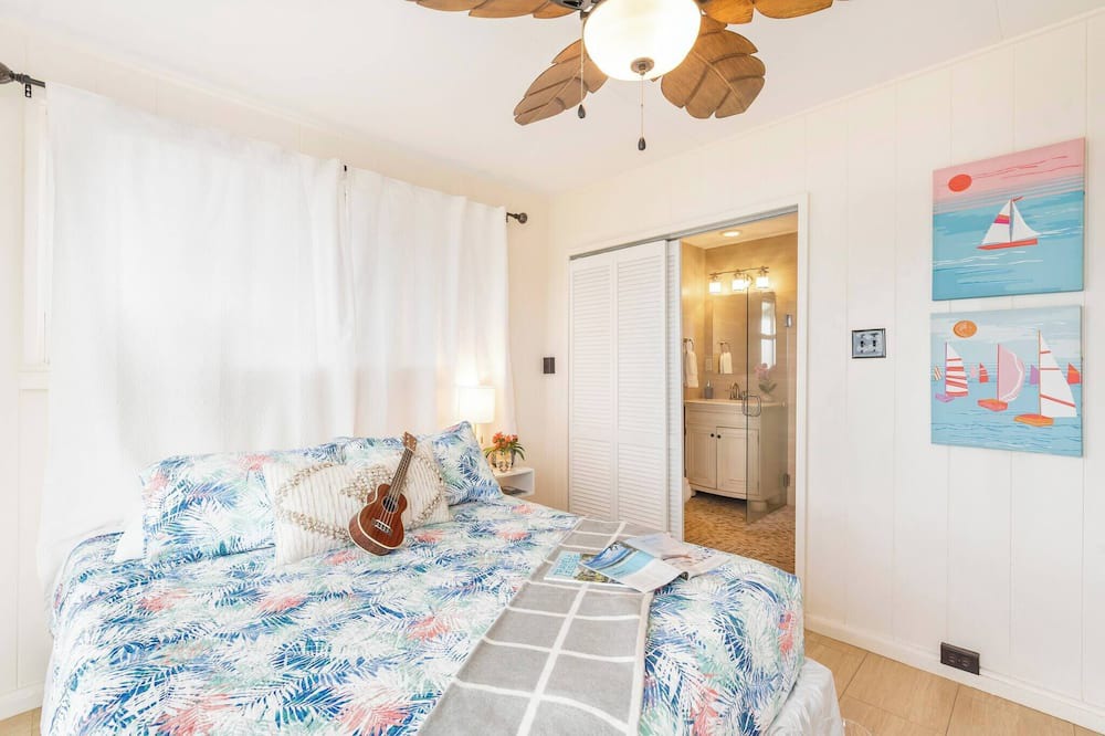 Ewa House | Oceanfront Stay w/AC, BBQ, Washer/Dryer & Kitchen