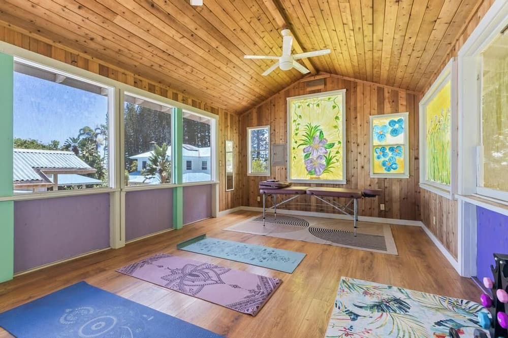 Hawi House | Spacious 6-bedroom house in brilliant Hawi with WiFi, fitness room