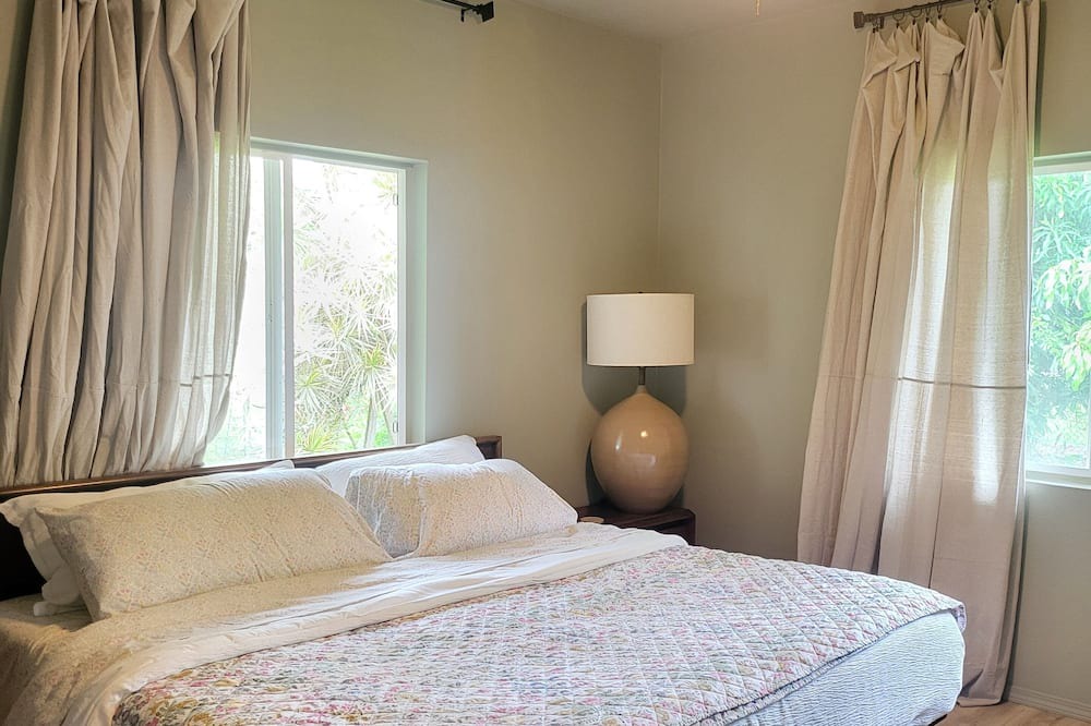 Hilo House | NEW! Sunrise House - Walk to Bayfront shops and dining. Vintage Hawaiian charm!