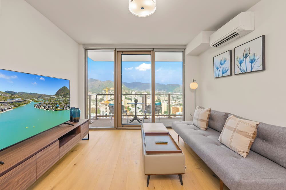 Ala Moana House | The Kapiolani Vista | Skyline Views, Pool, Gym | Walk to Beach & Ala Moana