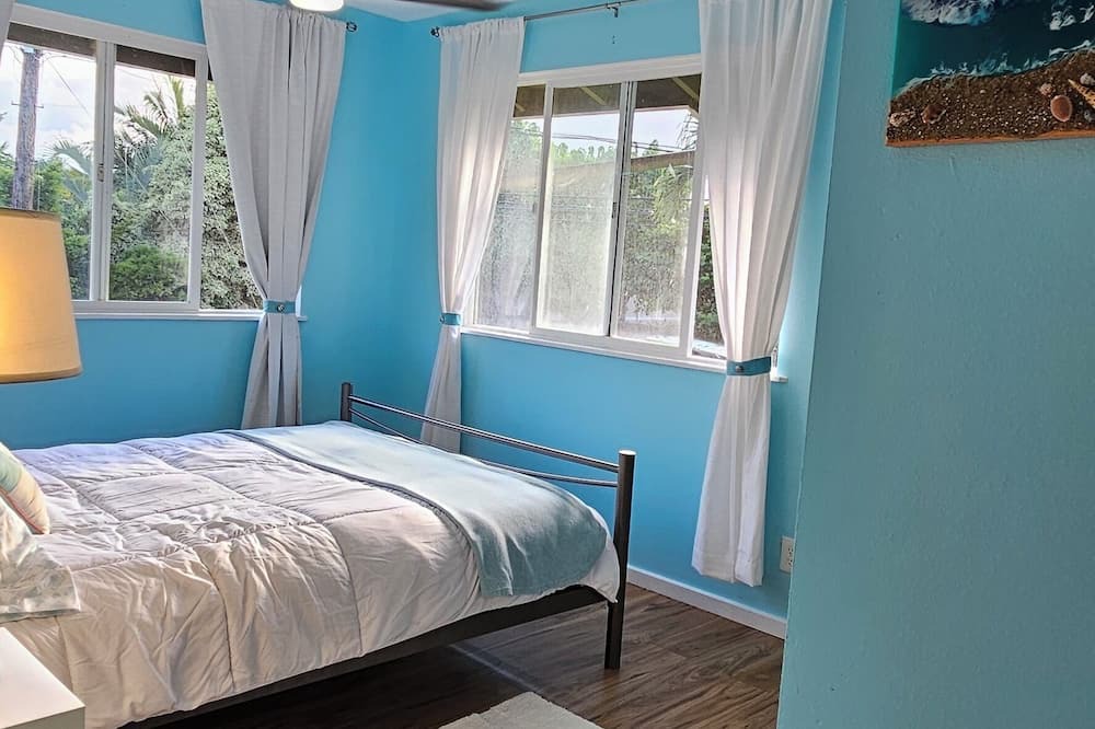 Waialee House | North Shore 3 Bedroom Ocean View walking distance to Waimea Beach with AC,