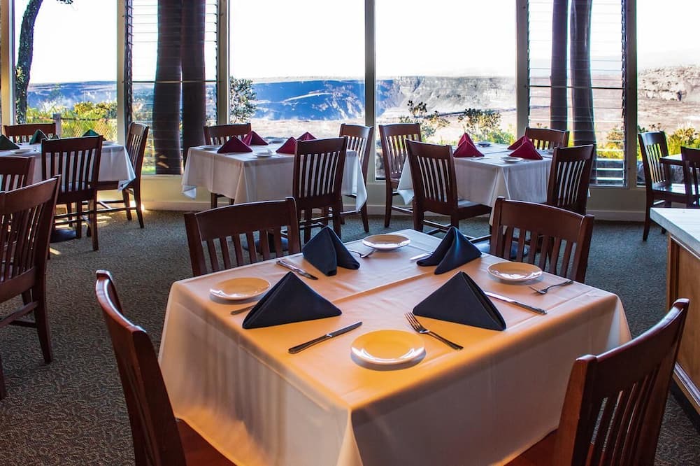Volcano Hotel | Everything You Need For The Perfect Vacation! Cozy Unit w Bike Rental & Parking!