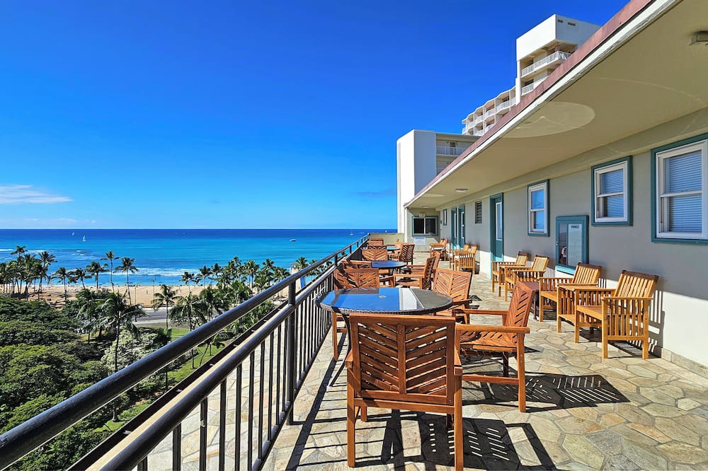 Waikiki Hotel | WAIKIKI GRAND HOTEL® 416 Surfing adventure Ste in Waikiki 2min to Queens Beach🏝