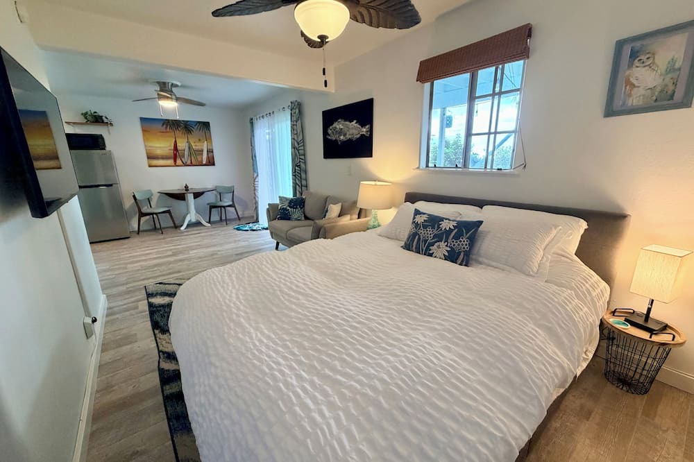 Kalaoa Apartment | Kona Garden Studio Ohana - Private sunset lanai & garden views!