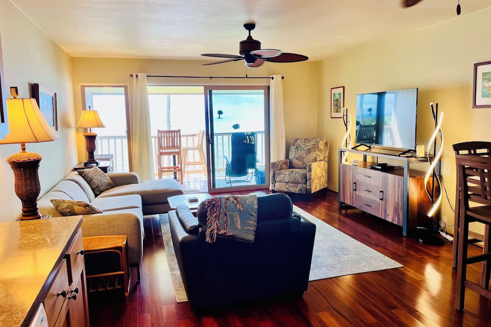 Ualapue Condo | Oceanfront Top Floor Molokai Condo! Lush East End Location!