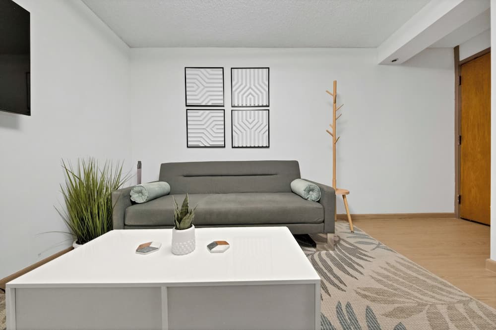 Downtown Honolulu Condo | Bishop Suites @ Executive Centre, Downtown Honolulu, Mountain View Suite #1612