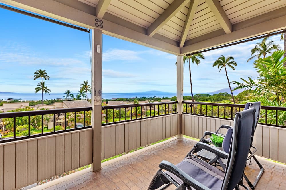 Wailea Condo | Ocean Views Beneath Soaring Ceilings