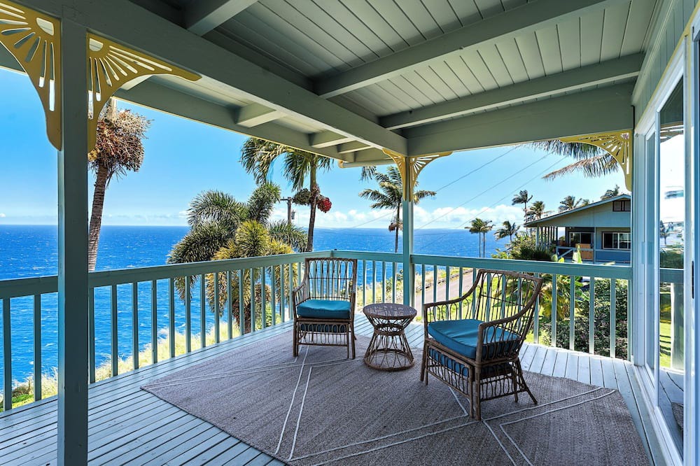 Laupahoehoe House | Stunning Ocean-front Retreat Overlooking Laupahoehoe Point